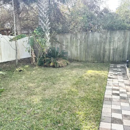 Cozy 1st floor, steps to beach, right off A1A Beach!