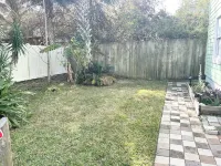 Cozy 1st floor, steps to beach, right off A1A Beach!