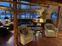 Rapid River Rustic Lodge, with plenty of space!