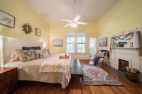5 Miles to Callaway Gardens and walking distance to shops and restaurants.