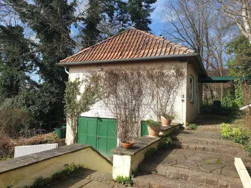Ferienhaus am Dieksee mit Großem Garten Hotels in Malente
