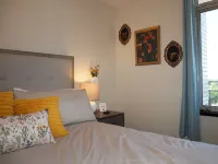 Newly Renovated Cozy Condo in Midtown Crossing Hôtels à : 