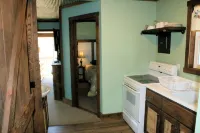 Lynnhurst Resort - Kentucky Lake Water View Cabin 4 (Dog Friendly