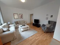 Helle Wohnung mit Eigenem Gartenstück