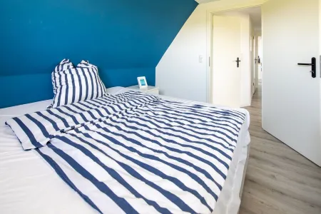 Vacation apartment Kapitänskajüte in Schillig, close to the beach and cozy with balcony