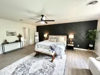 Guest House w/ Pool and Hot Tub! 10min away from Lake Norfork!