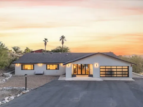 Skyline: 5 bed/6 bath, amazing views, tennis & basketball courts, pool, hot tub