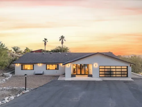 Skyline: 5 bed/6 bath, amazing views, tennis & basketball courts, pool, hot tub