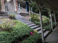 Guppies Lake Cottage - Private Access Lake Dock, close to Mt. Rainier