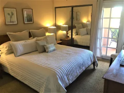 Palm Springs Deauville Desert Garden Honeymoon Hideaway 주변 호텔