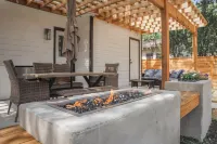 Lamar Villa-3 bed 2.5 bath with outdoor kitchen