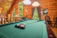 Perfect Hub: Near Gatlinburg & Pigeon Forge, Wi-Fi, New Hot Tub & Treetop Views!
