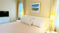 Boaty McBeach House: A Short Walk to Beach, Waterfront Sunsets & Restaurants!