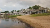The Yellow Submarine in the heart of Beachwalk - piscina