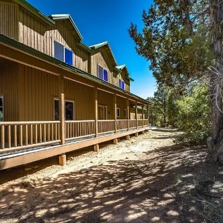 Newly Remodeled Cabin. Secluded. Hot Tub. 7 Miles to Zion National Park