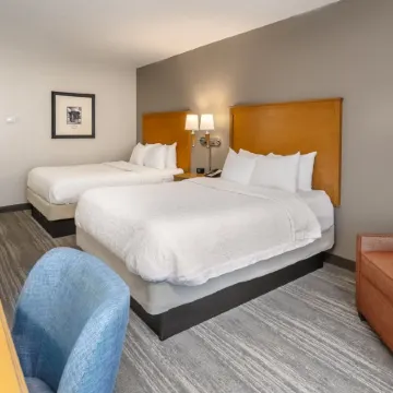Hampton Inn & Suites Nashville-Vanderbilt-Elliston Place Отели рядом с достопримечательностью «The Parthenon»