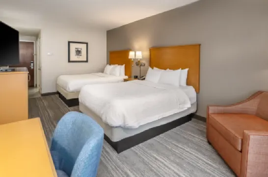 Hampton Inn & Suites Nashville-Vanderbilt-Elliston Place Hotels near Parthenon