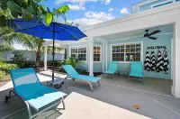 Pool House 1/2 Mile From Downtown Stuart