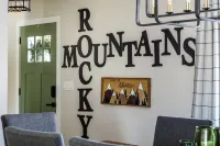 Newly remodeled modern farmhouse near the Rocky Mountains! Hotel a Columbine