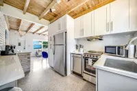 2 BD Delray Beach Cottage walk to Atlantic Ave & the beach