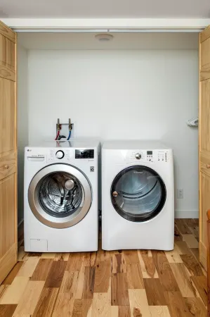 Maine Barn Hideaway- 2nd Floor Private Apartment Отели рядом с достопримечательностью «When Pigs Fly Bakery»