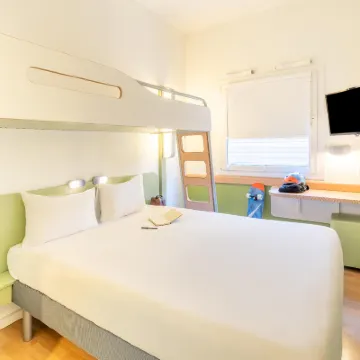 إيبيس بدجيت مدريد كالي ألكالا Hotels near سيوذاذ لينيال