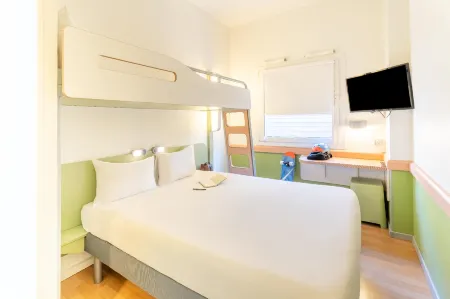 Ibis Budget Madrid Calle Alcalá Отели рядом с достопримечательностью «Faunia»