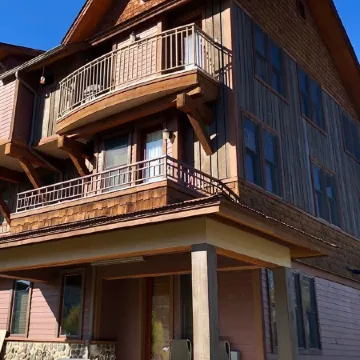 Beautiful Condo Retreat on the River