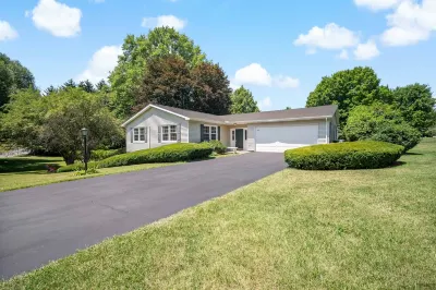 Comfortable & Spacious 5BD/3BA - Walk to State College HS and 5 min Uber to PSU Hotels near beaver stadium