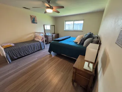 Cozy, Family Friendly Home near Sea World, Fiesta Tx, Med Ctr & BMT. Hotels in Northwest San Antonio