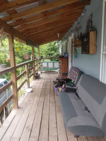 Cozy with spectacular views, easy access to I-64, and each end of the NRGNP Отели в г. Нью Ривер