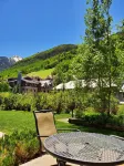 Walk-Out Patio/River Trail/Listen to the Stream! Shops/Restaurants/Lifts Close!