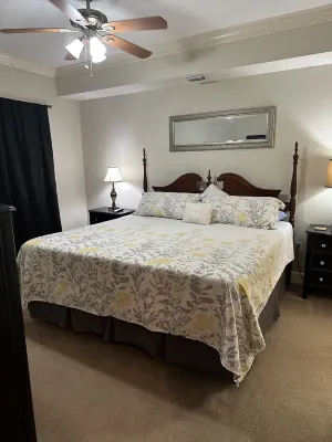 Family Friendly, Clean Two Bedroom Condo.  Balcony Overlooks Lazy River. Hotels near Perdido Dunes