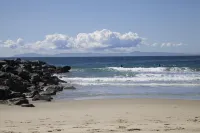 Air Conditioning! Cottage 2-blocks from Beach
