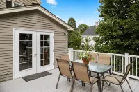 Welcoming 7 room house <15 miles to Boston, Salem & Casino