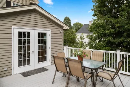 Welcoming 7 room house <15 miles to Boston, Salem & Casino Отели в г. Уэйкфилд