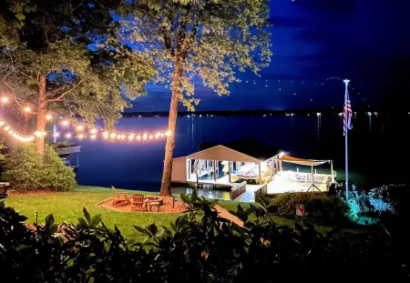 Spectacular - Main Lake Home - Huge Dock - Sleeps 18