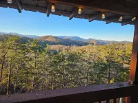 STUNNING SMOKY MOUNTAIN VIEWS! Hot Tub! Games! Close to Dollywood and Parkway! - วิวภูเขา