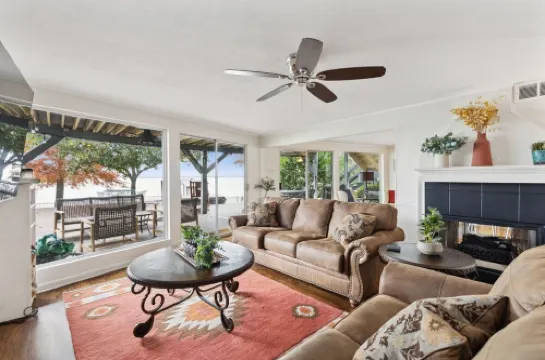 Lone Star Lake Cottage, SUNSET VIEWS, NEW deck/boat dock/putting green