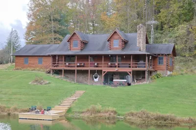 Comfy, Family Friendly, Cabin - Hot Tub, Fishing, Hiking, Wildlife Great Views!