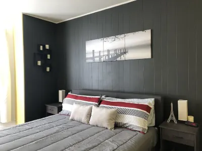 Cozy-Chic Urban Retreat - King bed, washer/dryer Hotels near Walgreens Pharmacy