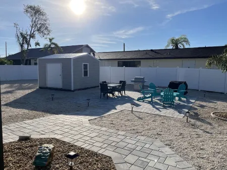 CLEAN,Great Location,Dockage Available,HEATED Pool, HUGE Back yard. Unit C Отели в г. Гров-Сити