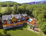 9 Bdrm Premiere Luxury Estate Sleep 26 Movie Theater, Pool,Spa,Game Rm,Steam Rms Hotel a 