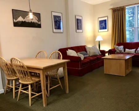 Stratton 1 Bedroom Long Trail Condo, Walk to Village and Lifts Hotels in Stratton Mountain