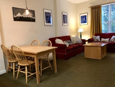 Stratton 1 Bedroom Long Trail Condo, Walk to Village and Lifts
