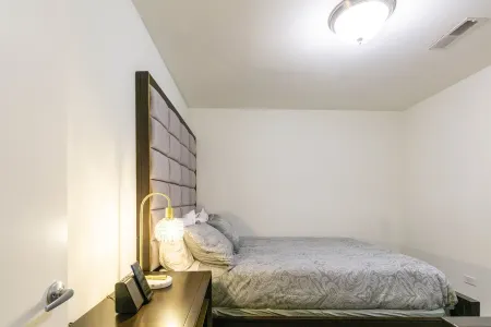 Chicago's Hidden Treasure "Evanston, IL" Urban Luxury with comfort Отели в г. Эванстон