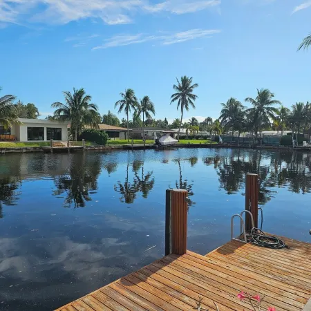 Tropical Luxury Living, waterfront, pool heated, close to the beach