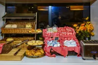 Grand Hotel Amstelveen - breakfast