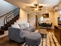 Tsukasa Condo Chatan Araha Hotels in Чятан
