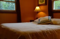 Summer dates available close to Lake MI & downtown! Pool table, Grill & Fire Pit